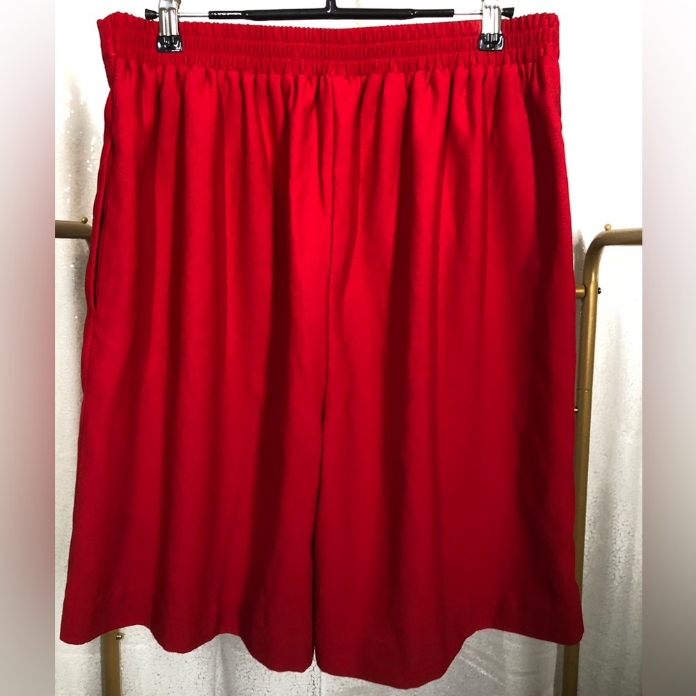 Vintage Decade Designs Women's Red Bermuda Shorts Size 16 90s/Y2K